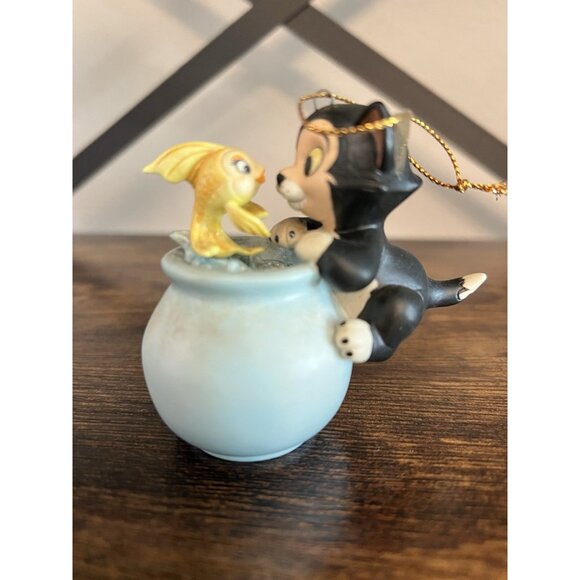 WDCC “Disney” "Purrfect Kiss" Figaro & Cleo ornament from Pinocchio - Picture 3 of 9